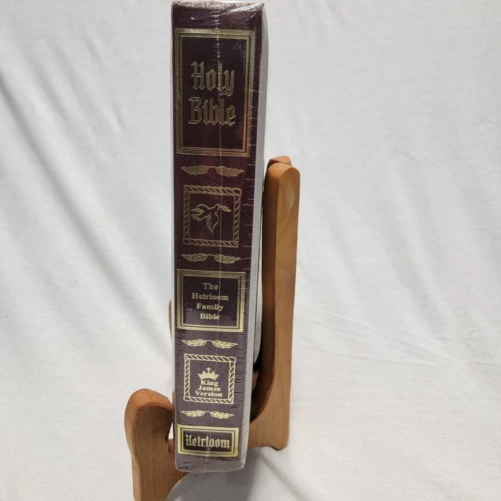 The Holy Bible Illuminated FAMILY EDITION‎ KJV Heirloom Quality, hardback 1988